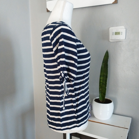 Levi's     B - Picture 3 of 9